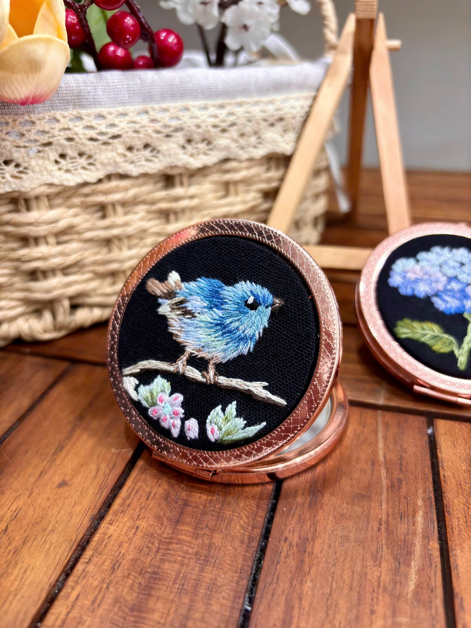 Maple Dream Store – Engroshandel Kompaktspejl – Premium Vintage Blomstret Håndbroderet Lommespejl34