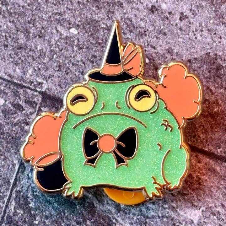 Épinglette en émail scintillant Grenouille Grasse pour la vente par Ash Evans