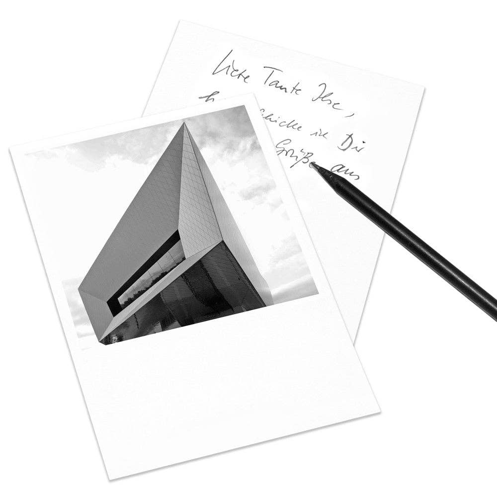 COGNOSCO - Wholesale Postcard - Postcard Stuttgart - Porsche Museum0