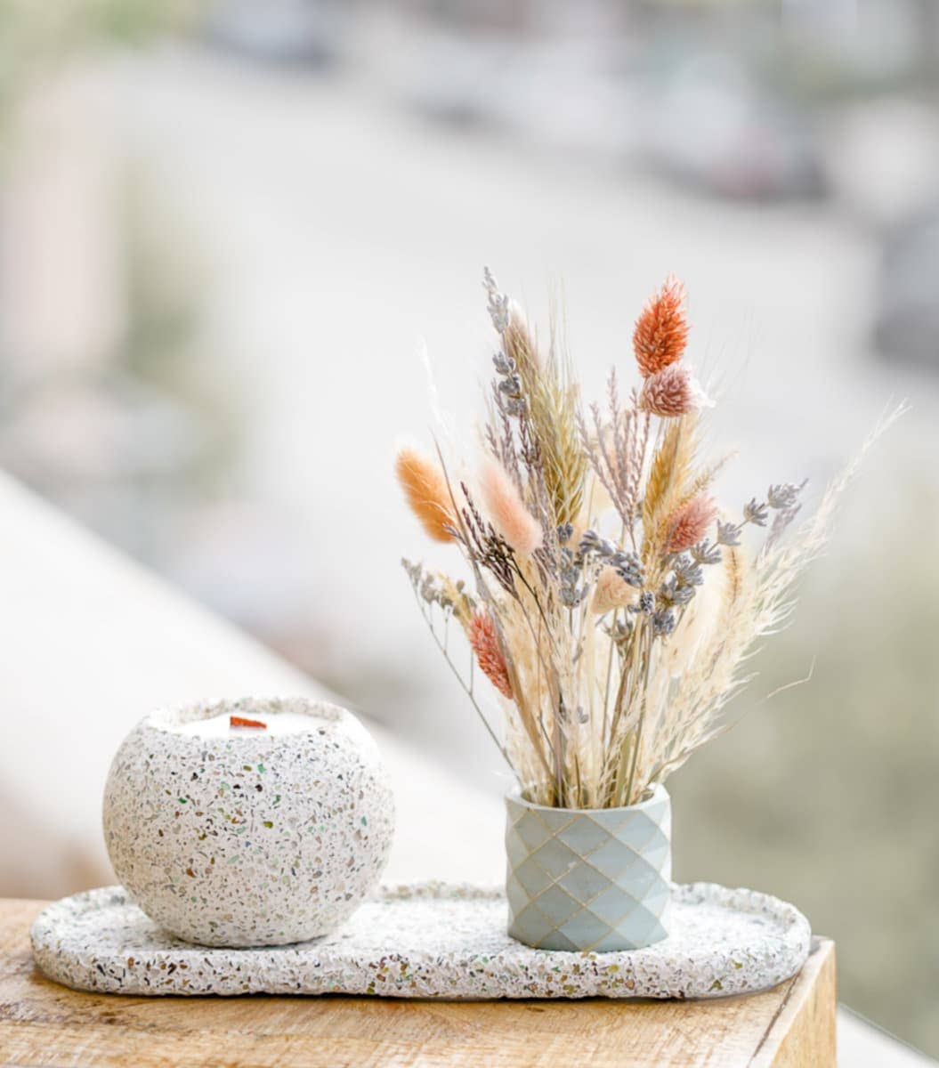Nema Concept – wholesale Torkade/pressade blommor – Bukett med torkade blommor i betongvaser | Torkade blommor | Present7