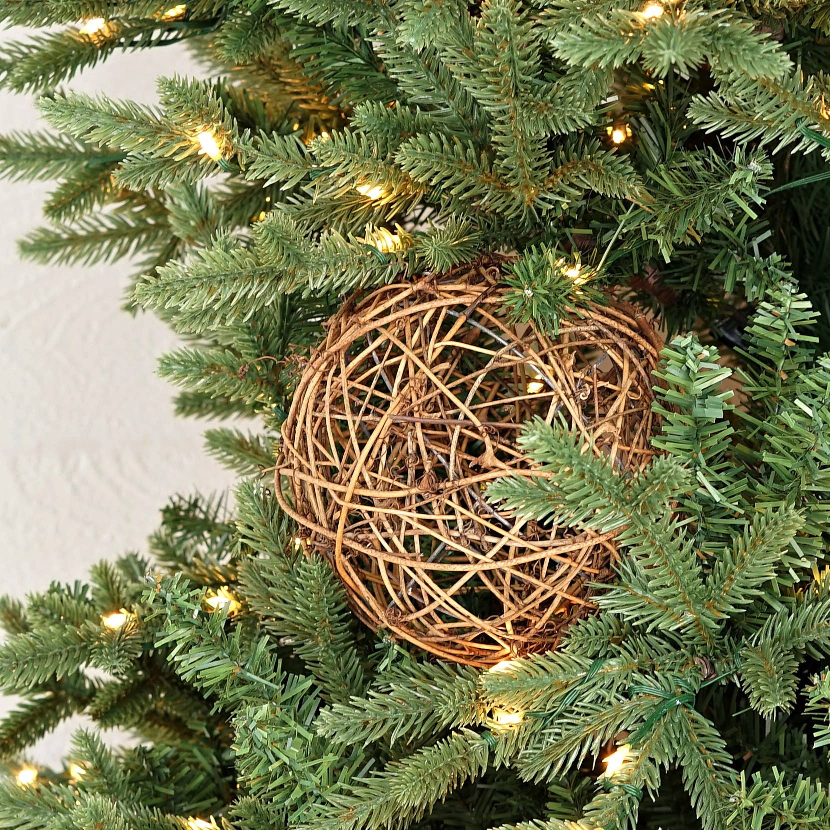 Impressive Enterprises, Inc. - Wholesale Christmas Decoration - M30901- 6in Grapevine Twig Ball-Brown1