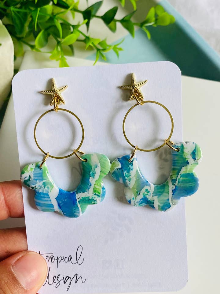 A argila do polímero oscila brincos do ouro com um cargo dos peixes da estrela, brincos da cor de água, liga, bronze cru, de aço inoxidável, resina uv por atacado de Tropical Design Boutique