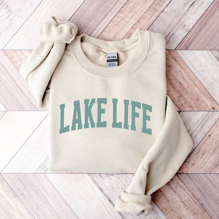 Chandail de camping Lake Life à col rond et col rond pour amoureux de la nature pour la vente par P E T I T R U E