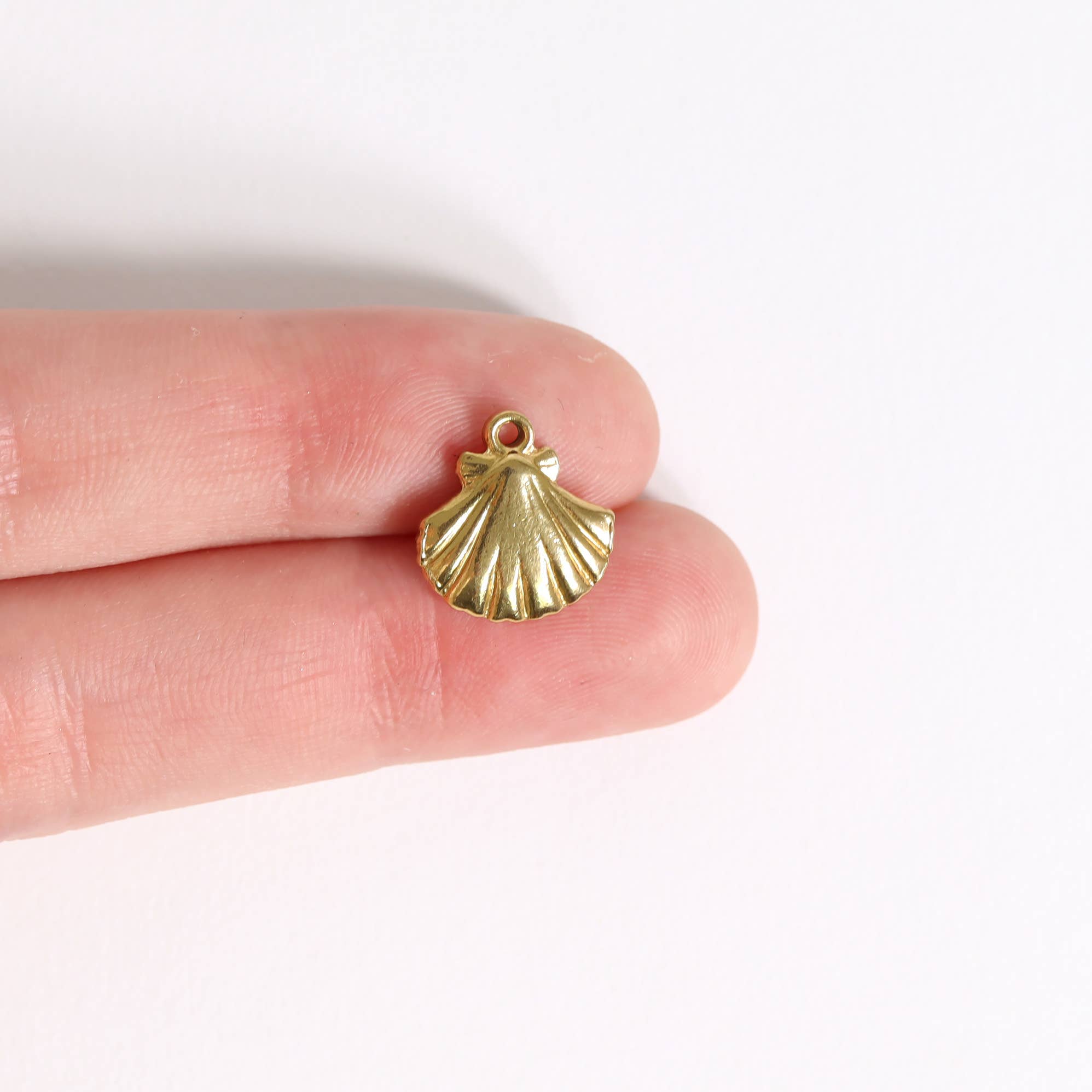 WJW - Wholesale Individual Charm/Pendant - 18K Gold PVD Stainless Steel Clam Shell Charm8