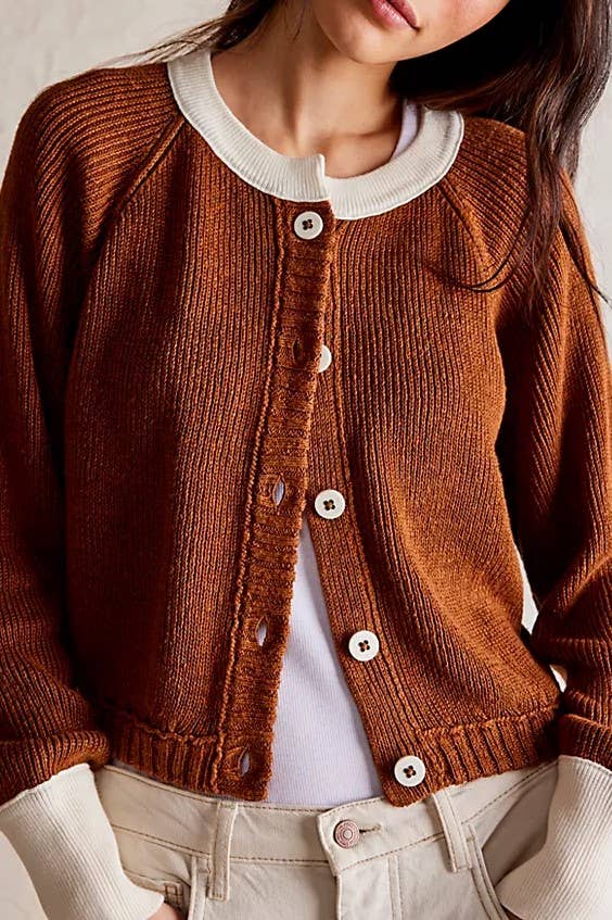 Rosa Clothing - Wholesale Cardigan - Women's - Contrast trim Slouchy button down cropped knit cardigan9