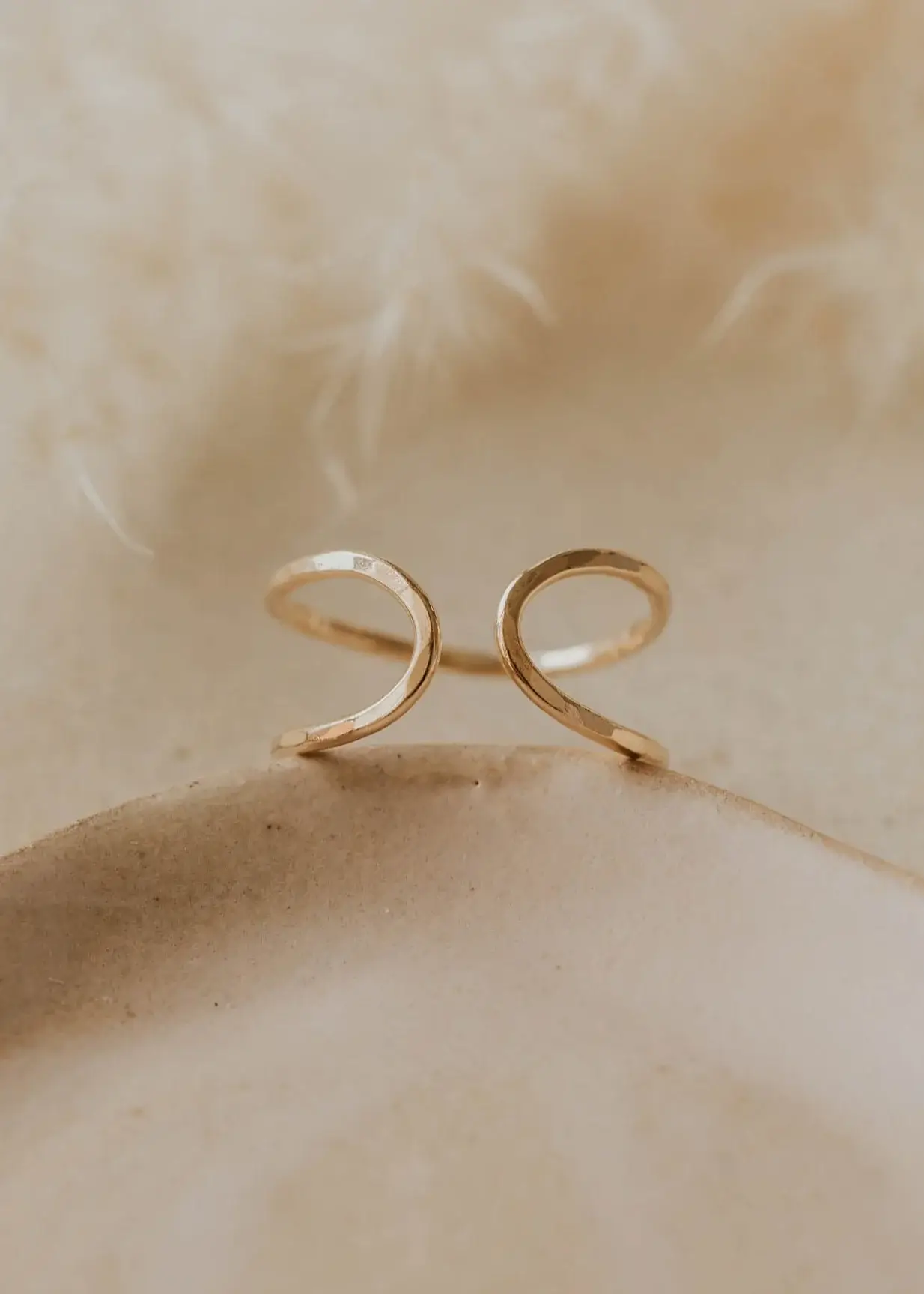 Hello Adorn - Vente Anneau/bague à empiler - Bague Revolve | Remplissage en or 14 carats + argent sterling3