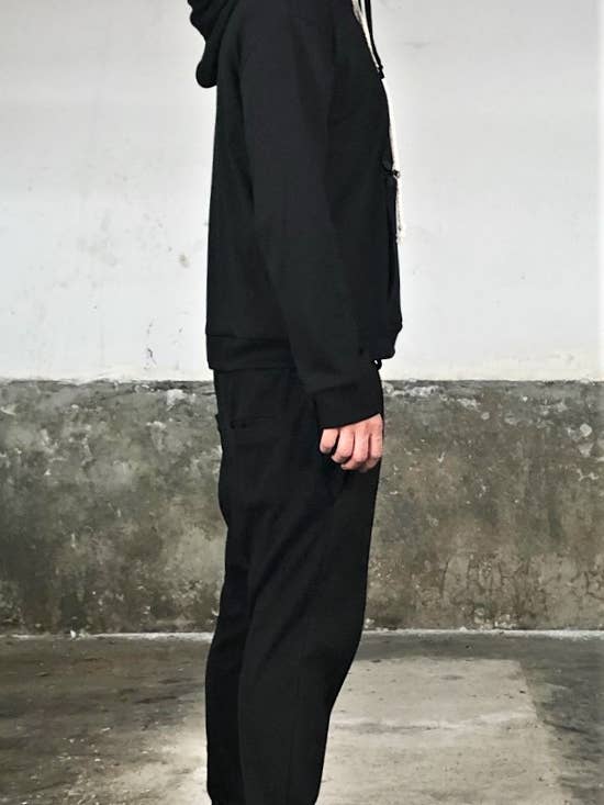 FW2022-DS82: UNISEX-SWEATSHIRT für den Großhandel von Txell Miras