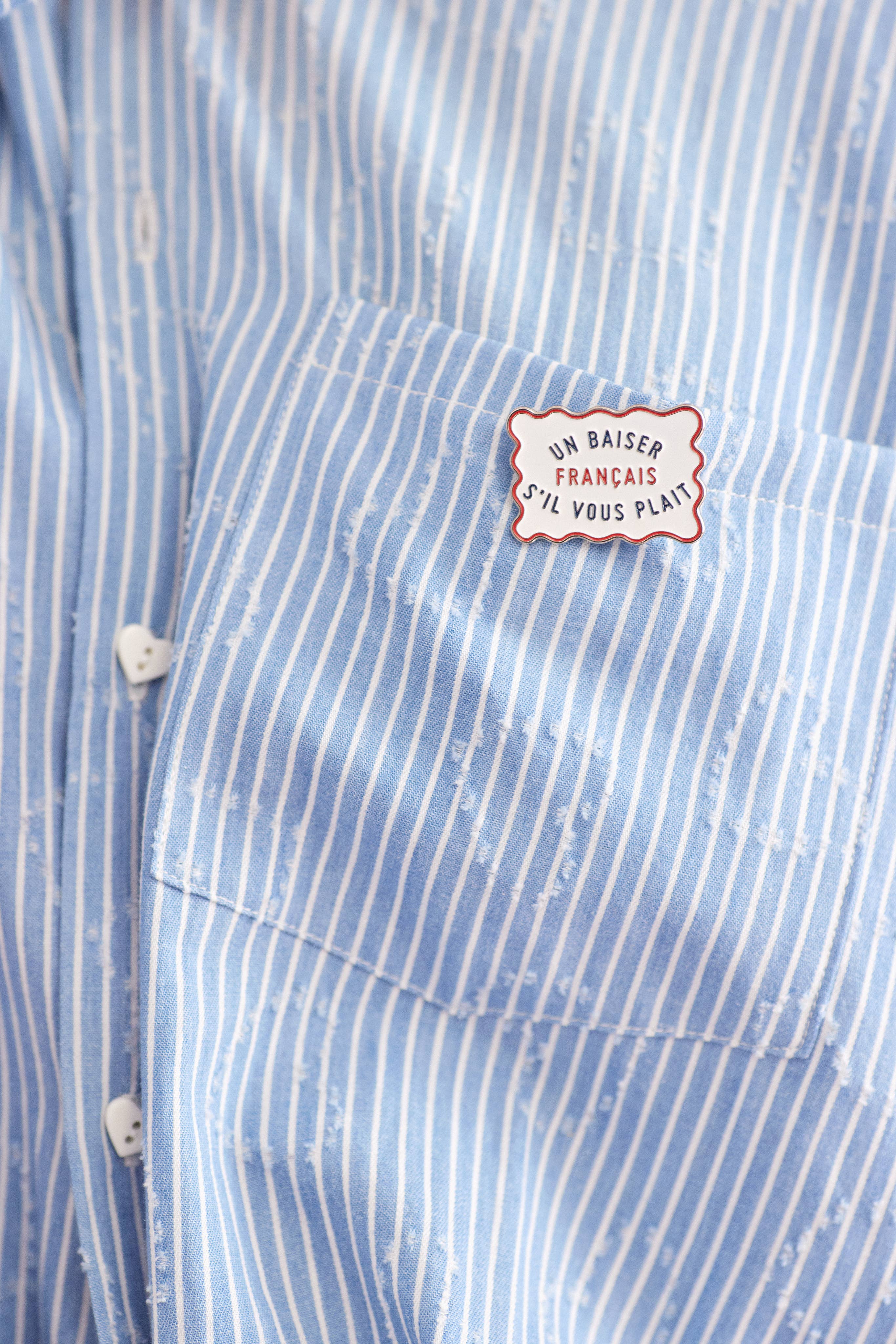 Un baiser français s'il vous plaît - Vente Épinglettes/boutons - Pin's France3