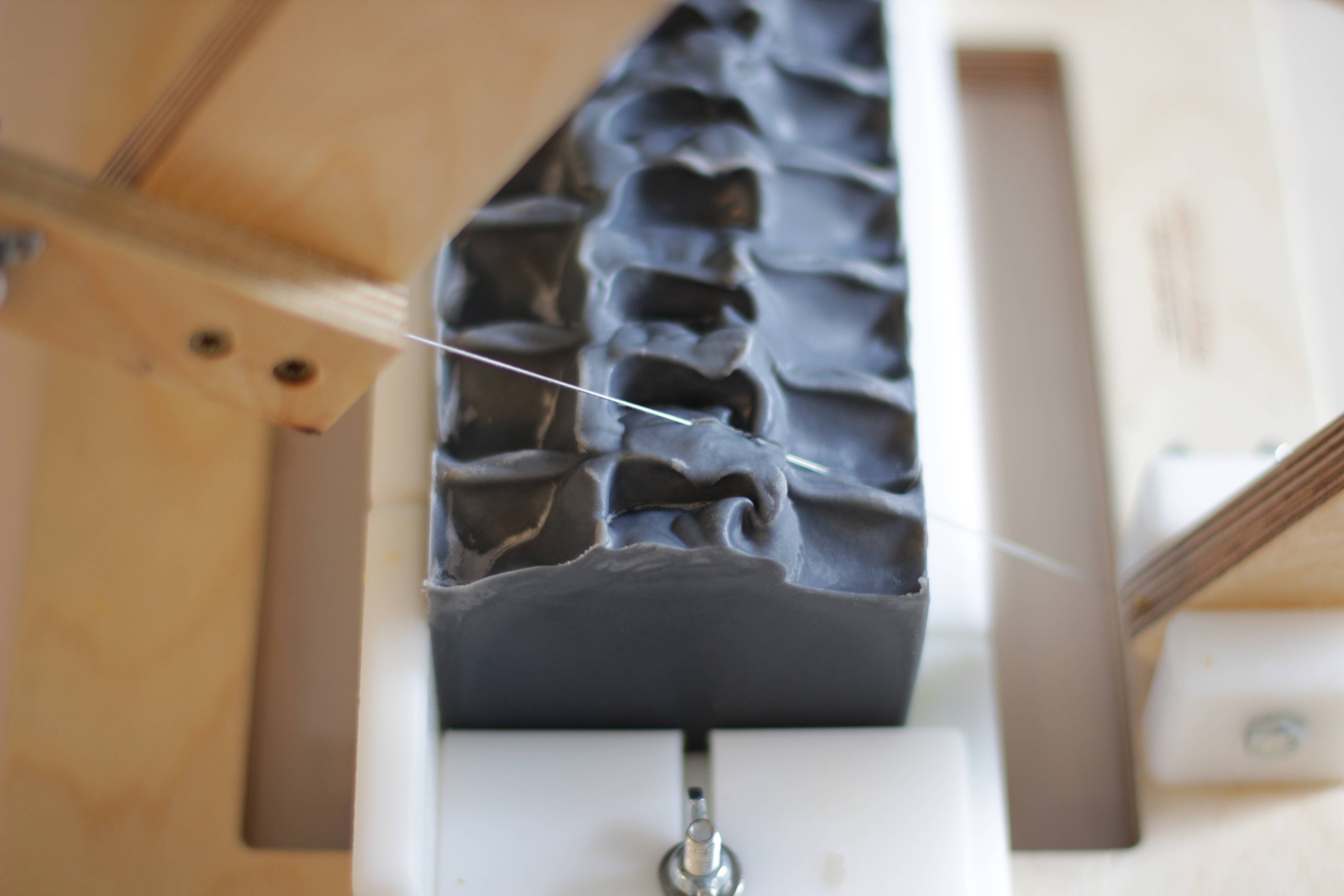 Nat Botanicals – Großhandel Feste Seife – Natürliche Seife aus Holzkohle und Teebaum2