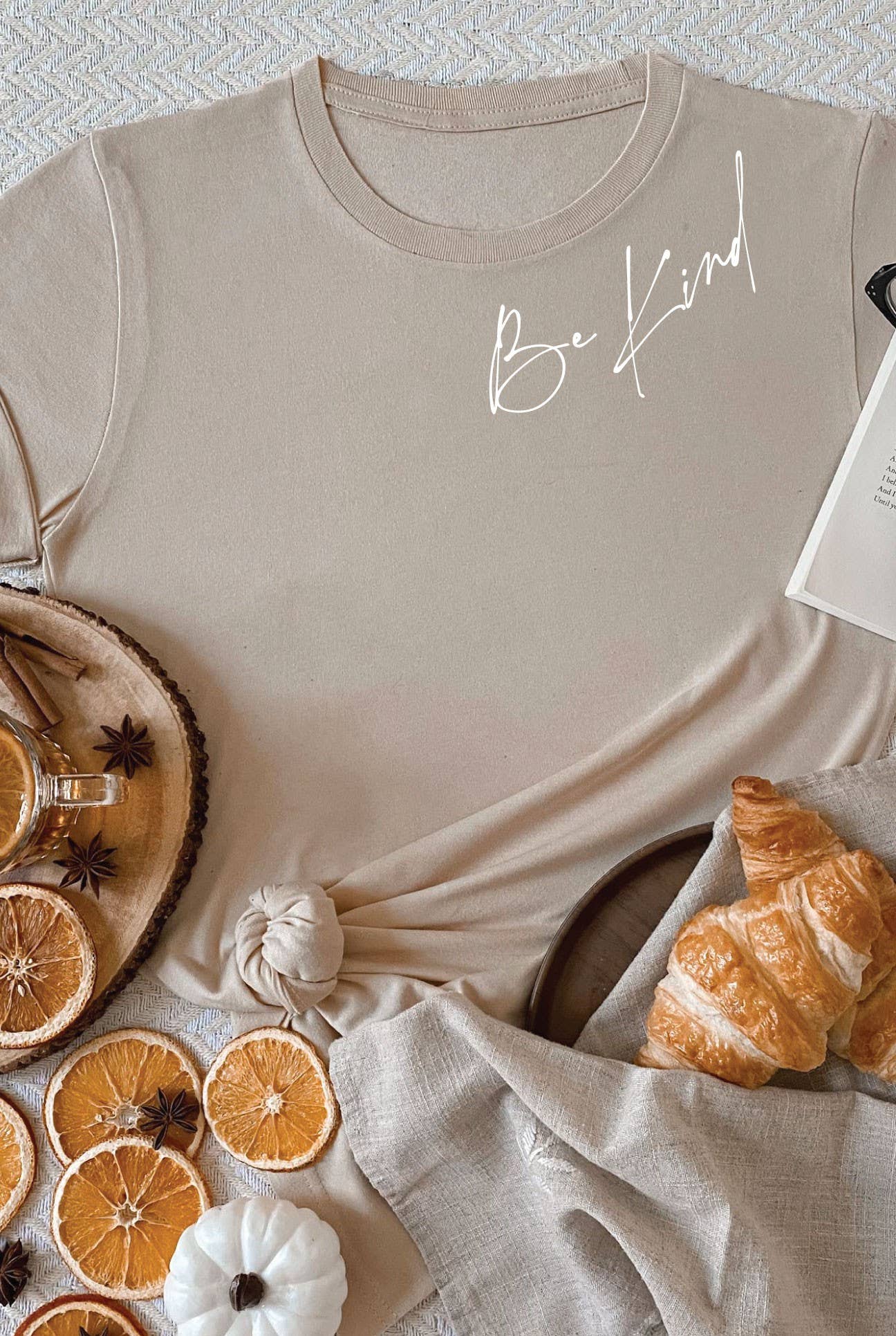 OAT COLLECTIVE - Vente T-shirt sérigraphié – femme - T-shirt graphique BE KIND1