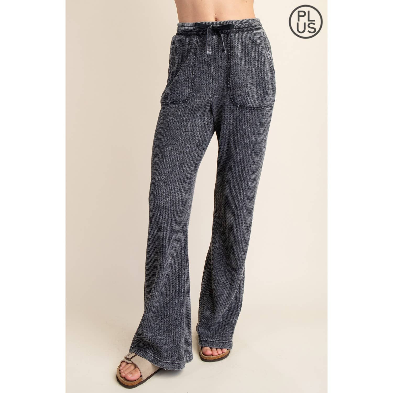 Rae Mode - Vente Pantalon de sport – femme - PANTALONS DE SURVÊTEMENT DROITS GAUFRÉS DÉLAVÉS AUX MINÉRAUX DE GRANDE TAILLE25