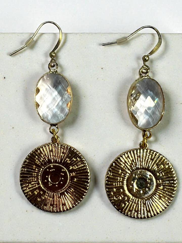 Orecchino 1,75" con goccia ovale sfaccettata e bussola d'oro per la vendita all'ingrosso da parte di Ava Capri