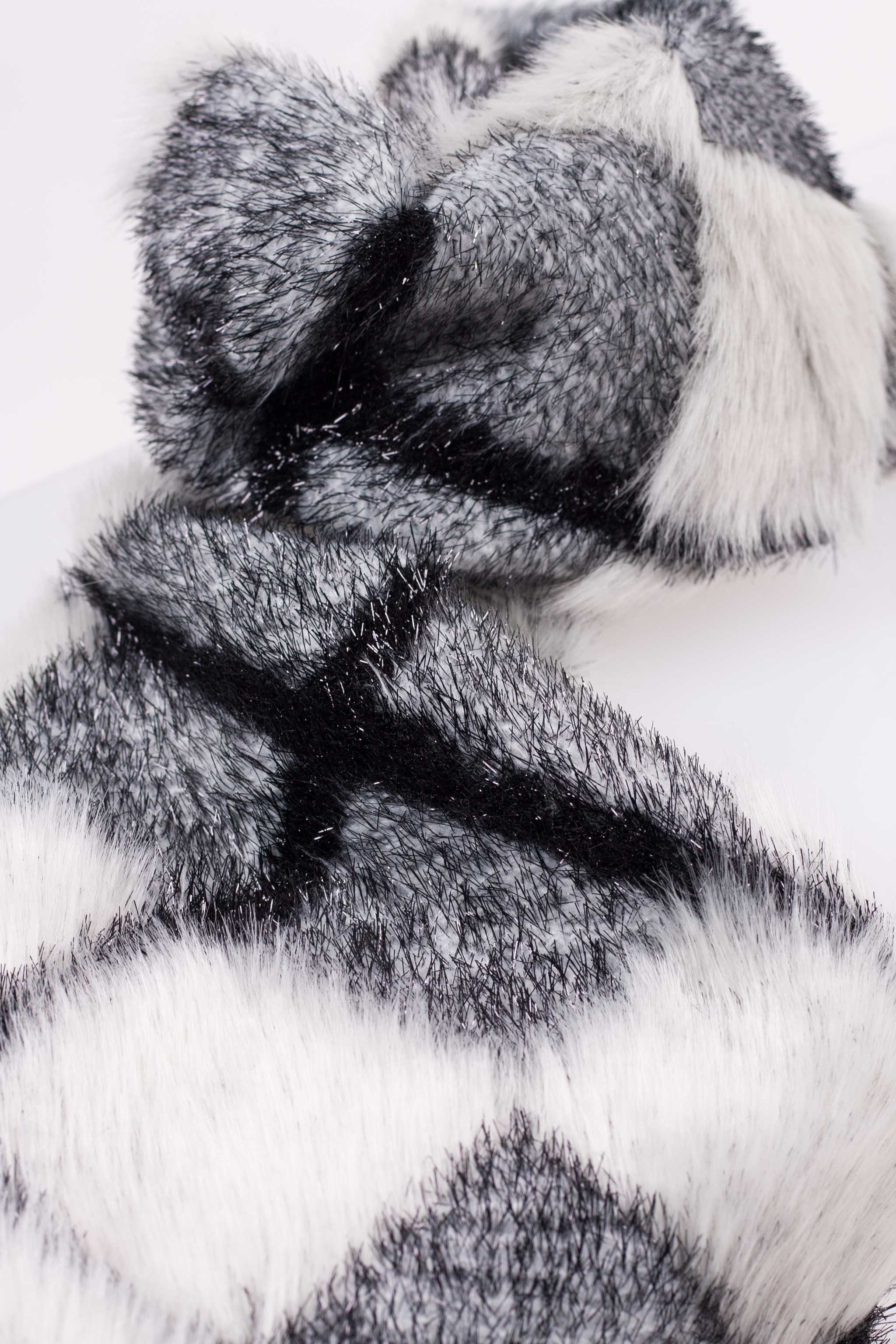 MR Complements - Wholesale Scarf - Women's - Black and White Rhombus Scarf with Lurex2