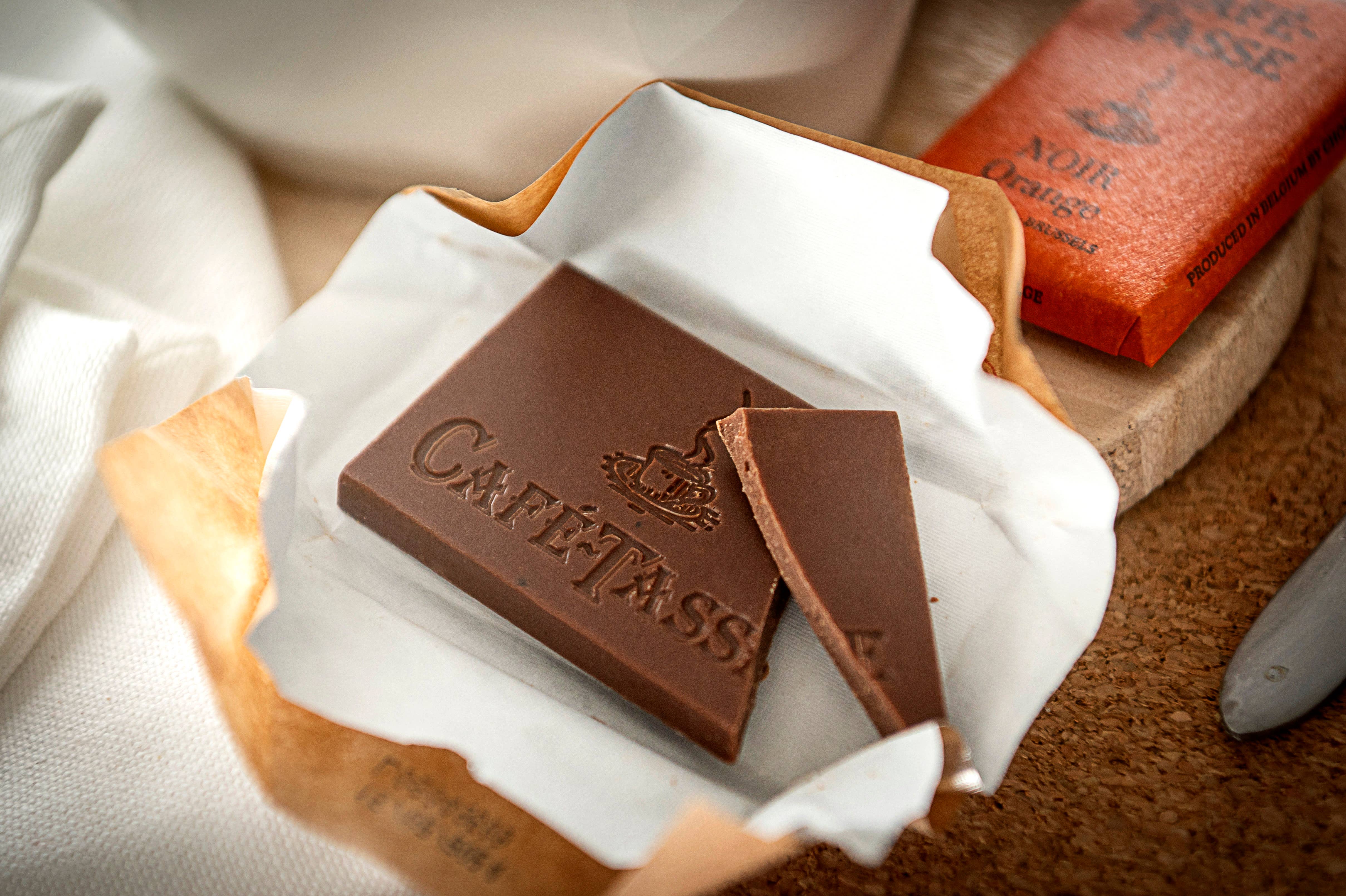 Café-Tasse – wholesale Chocolate – Milk Coffee Mini-Tablet Dispenser (1.5 Kg)1