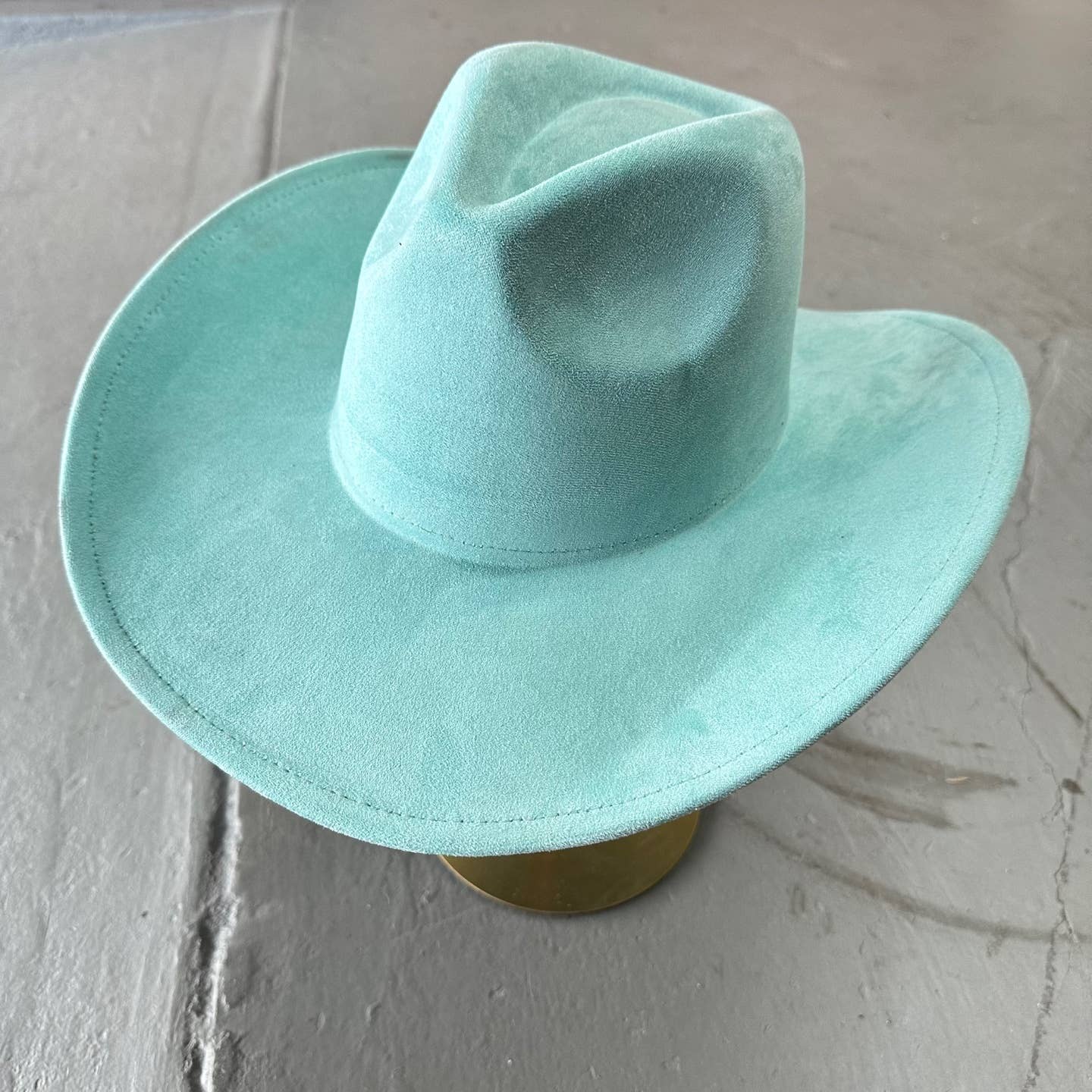 One and Only Accessories – wholesale Cowboy Hat – Women’s – Vegan suede cattleman cowboy hat stiff flat brim Stylish hat34