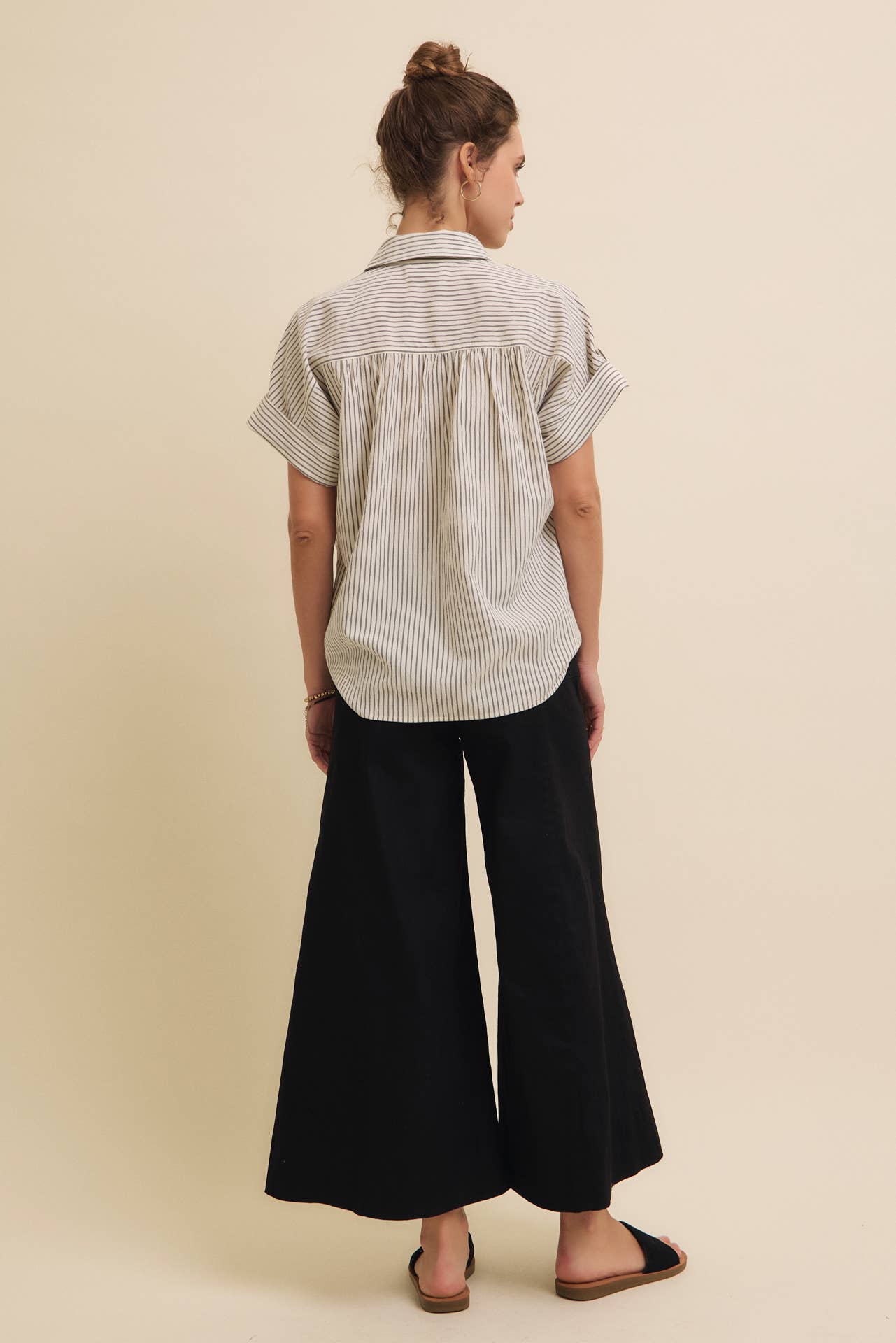 in february - Vente Jean – femme - PANTALON COURT À JAMBES LARGES ET TAILLE HAUTE EXTENSIBLE6