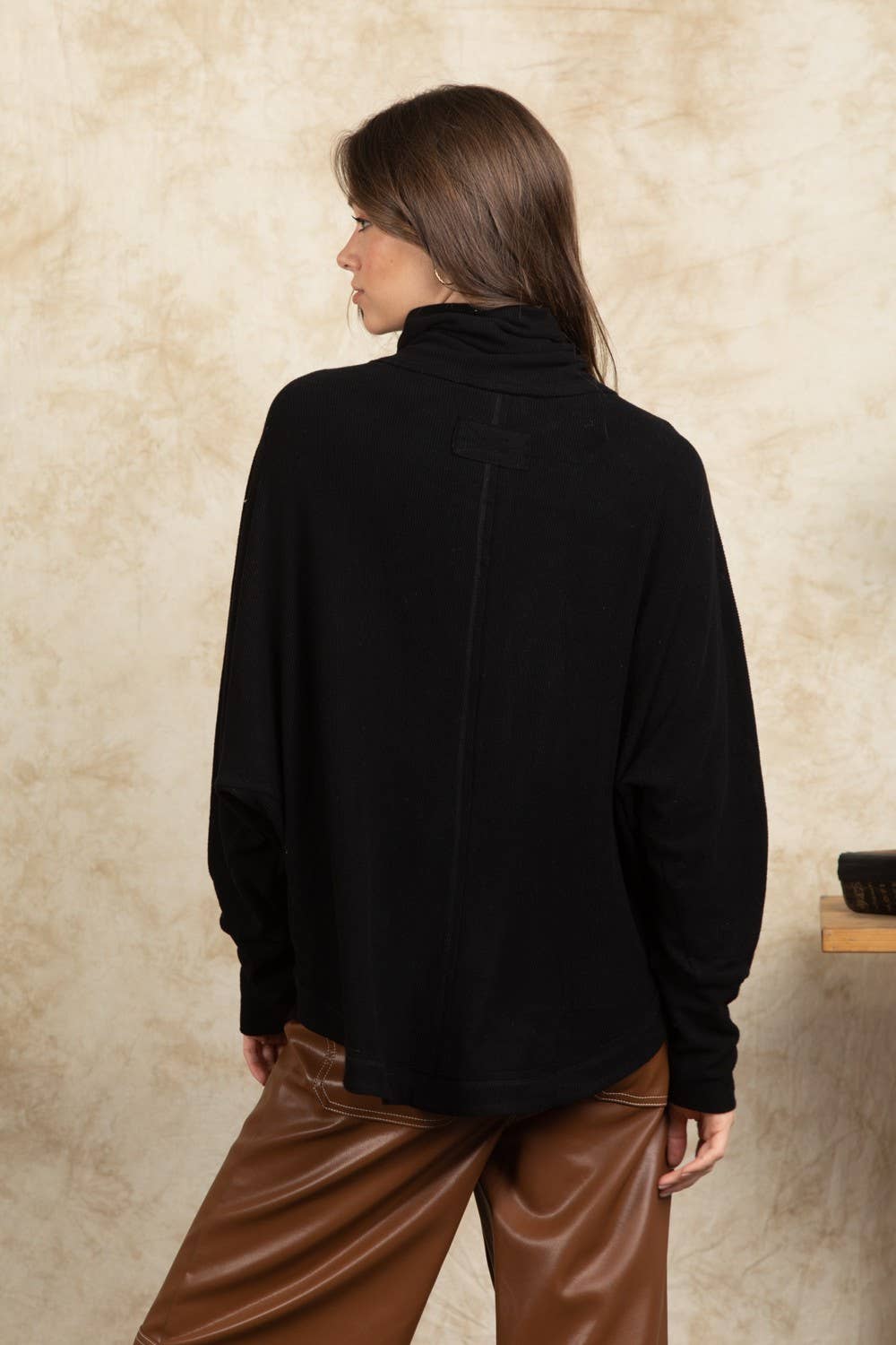 VERY J – Großhandel Tunika – Damen – NT11246-Übergroßes Tunika-Strickoberteil mit Stehkragen und Dolmenärmeln19