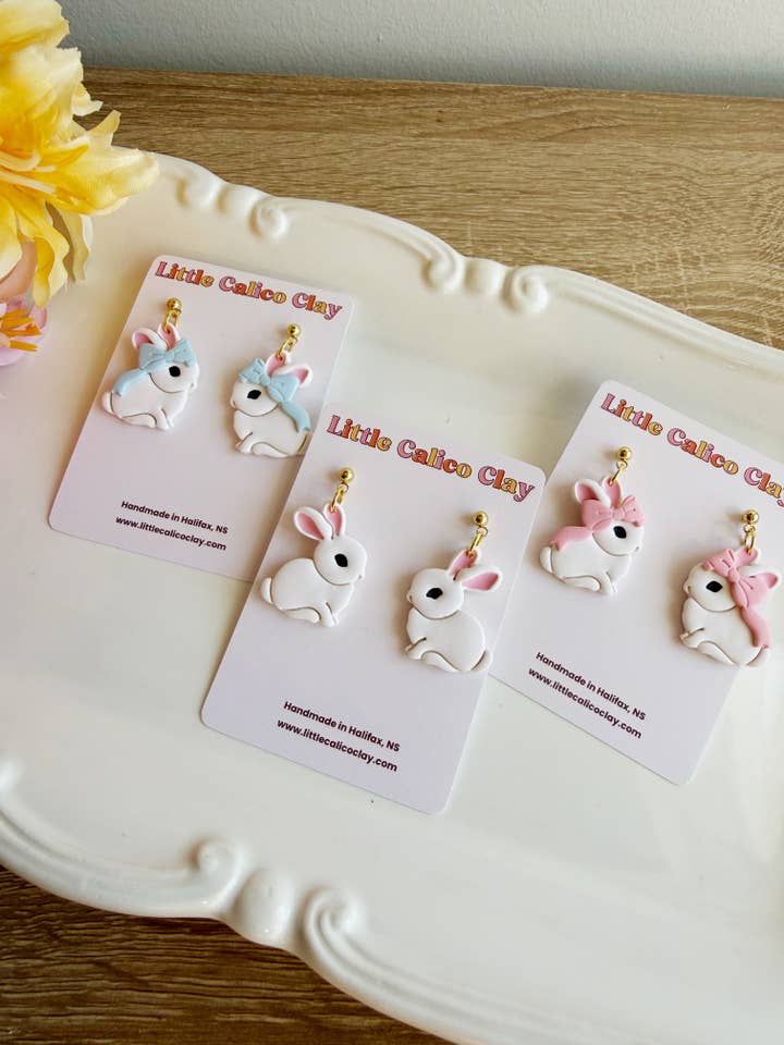 Bunny Dangles | Boucles d'oreilles en pâte polymère pour la vente par Little Calico Clay