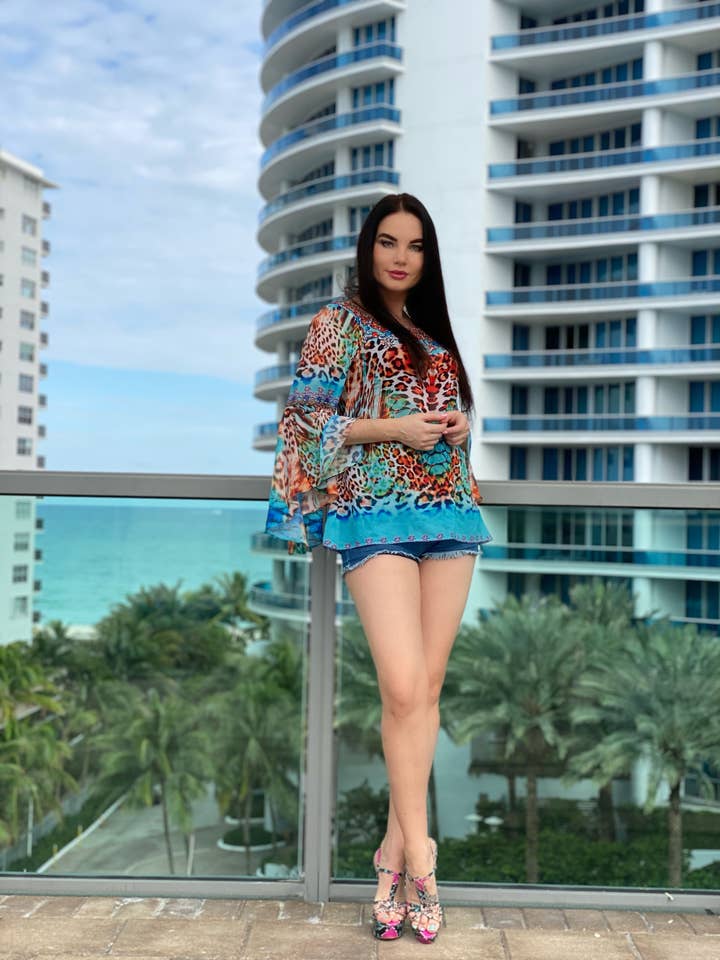 Imprimé animal bleu pour la vente par Ranee's