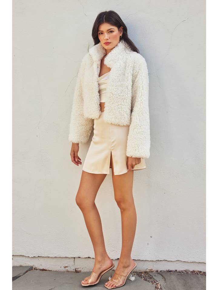 Dress Forum - Vente Veste – femme - Veste courte ouverte en peluche douce Teddy4