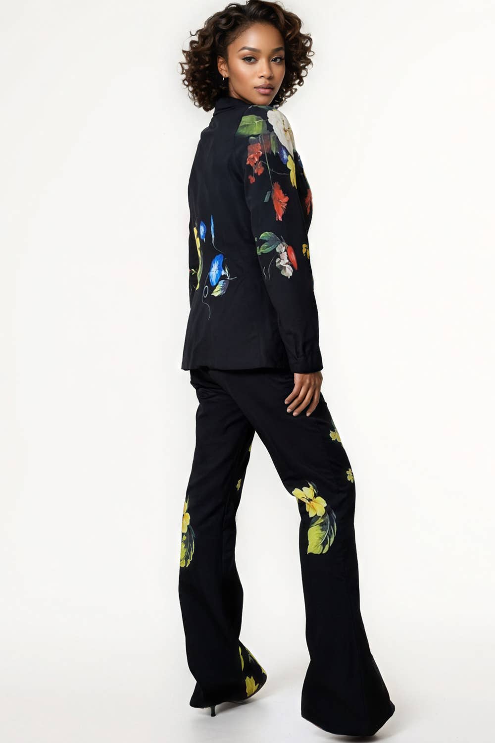 NOIR ENSEMBLE VESTE / PANTALON FLORAL AJUSTÉ GF1198 en vente sur Faire1