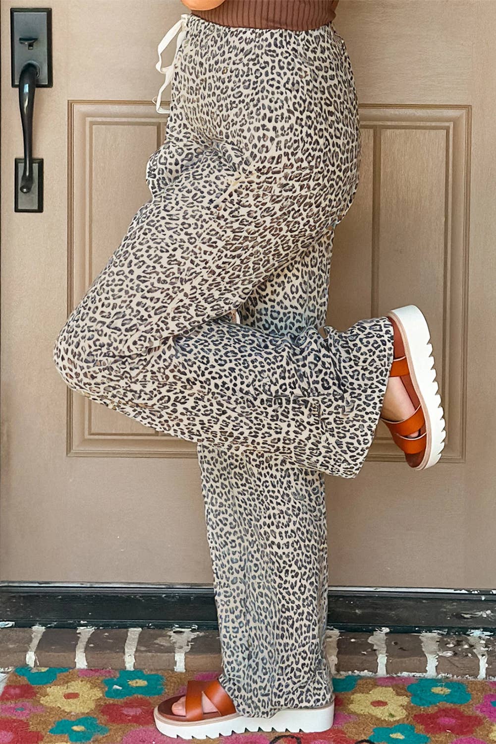 Babs + Birdie – Großhandel Hose – Damen – Jovanna | Leopard Print Hose mit Kordelzug und elastischem Bund8