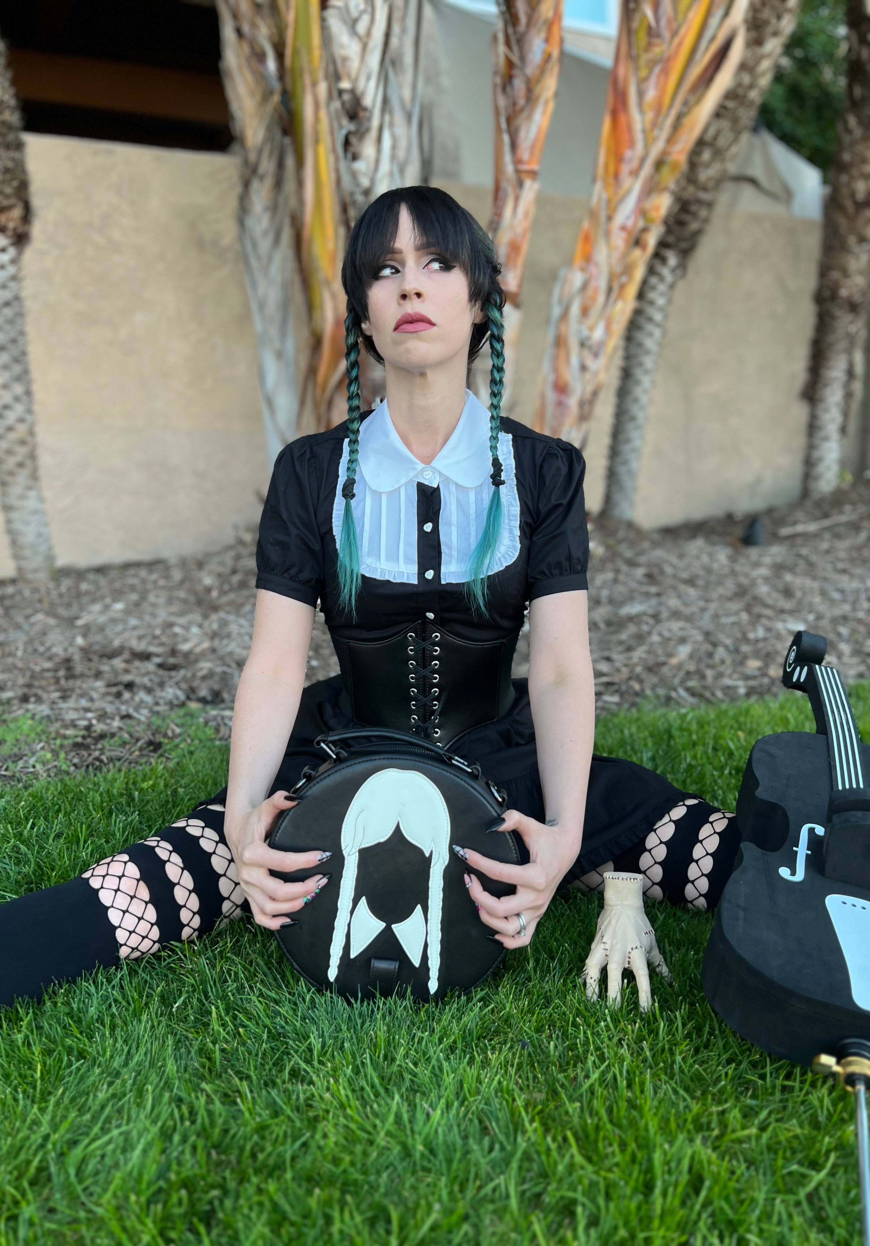 Weasel Wear – Engroshandel Crossbodytaske - Dame – Farveallergi Crossbody Konvertibel Taske // Rygsæk - PU Læder Gotisk Farvet Glas Konvertibel Taske (Haute Horror Edition)4