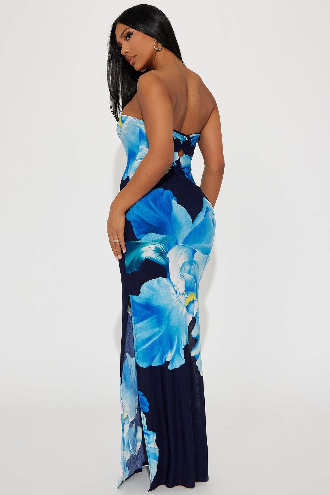 5besties inc – Großhandel Kleid – Damen – MAXIKLEID MIT GROSSEM BLUMENPRINT UND SEITENSCHLITZ5