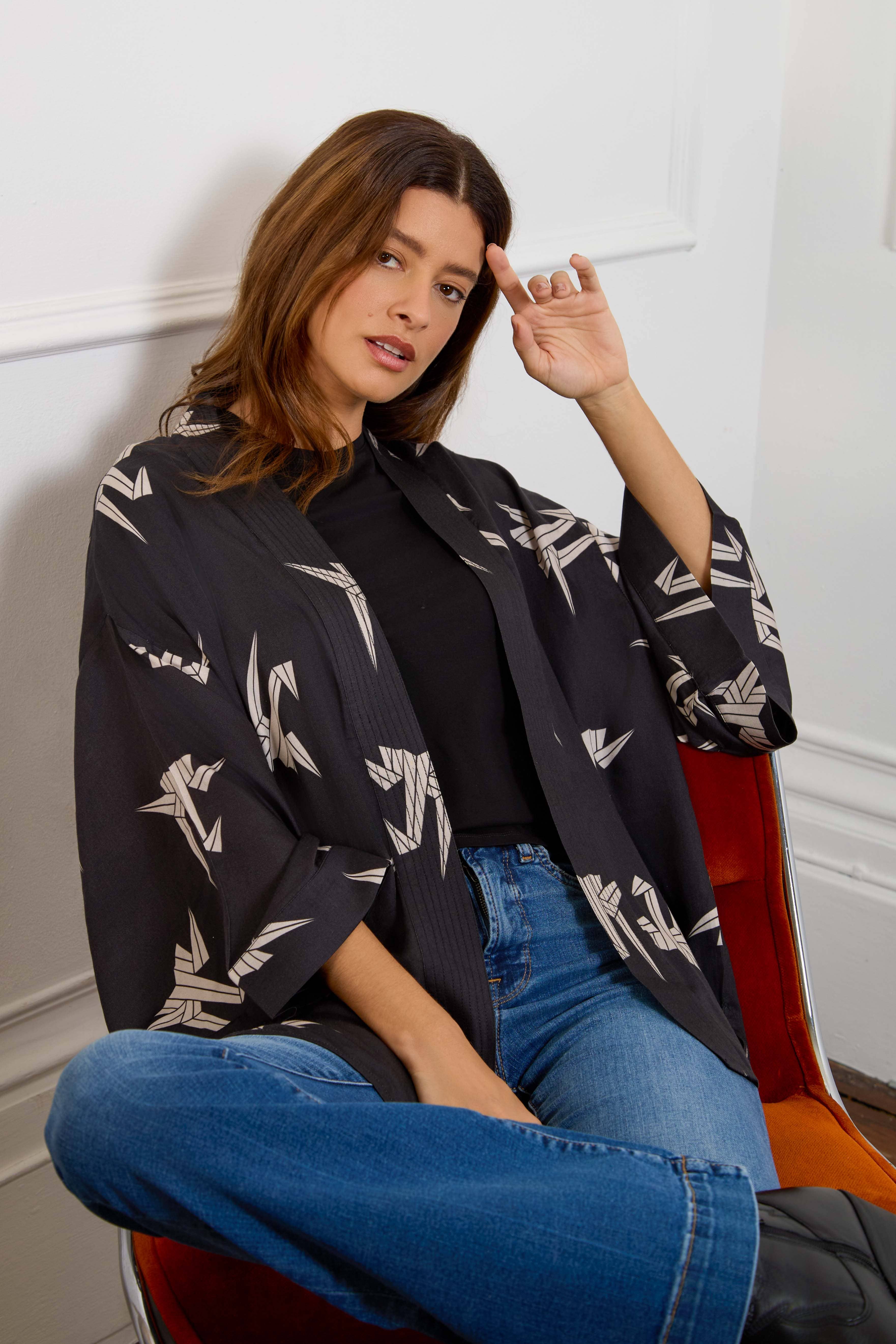 Artemis Muse - Wholesale Kimono - Women's - Japanese Origami Bird Print Black & Ivory Short Light Weight Kimono1