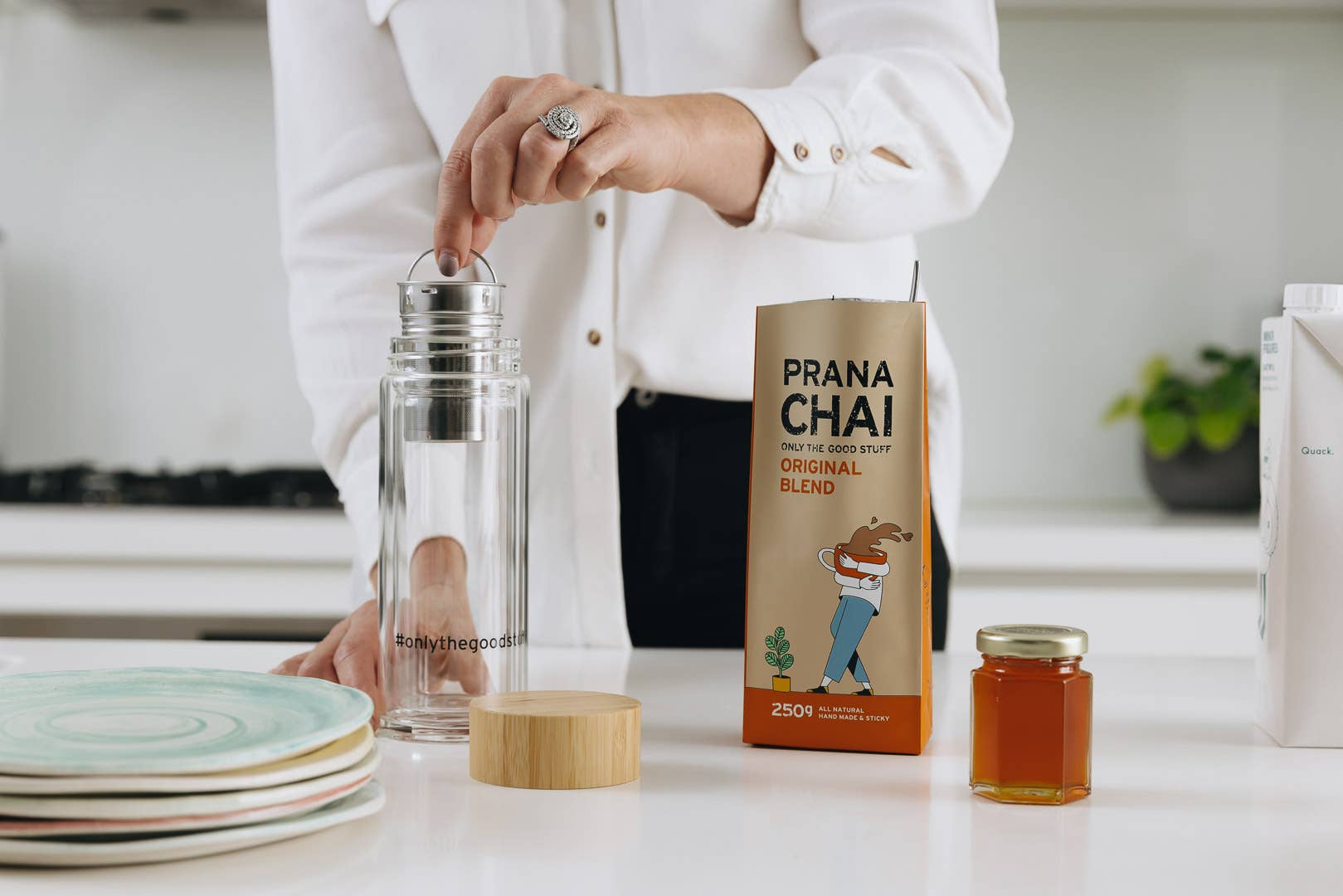 Prana Chai - Wholesale Tea Strainer/Infuser - Prana Chai Double-Wall Insulated Glass Cold Brew Infuser5
