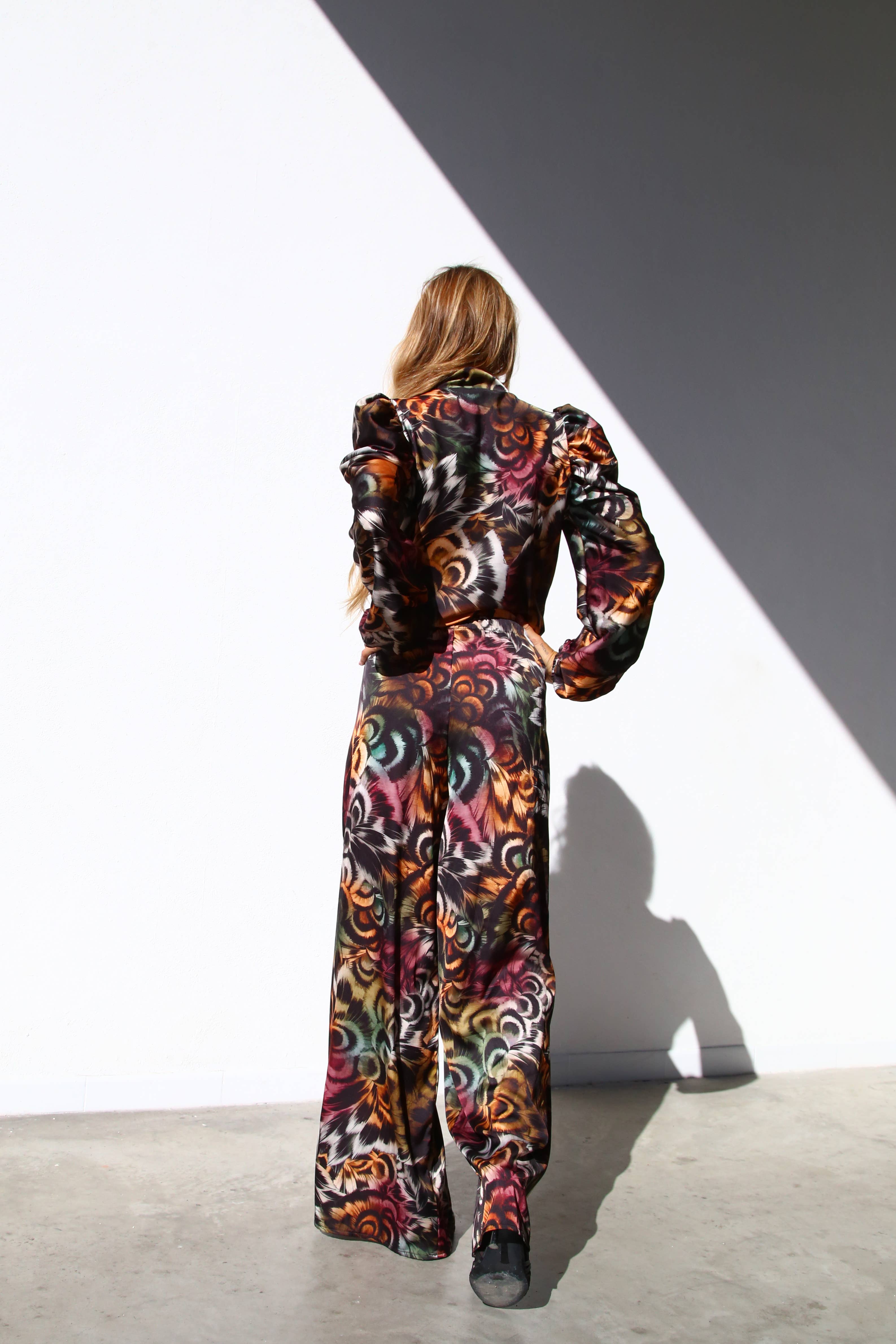 PUFF SLEEVE SHIRT WITH BOW AT NECK MULTICOLOR FEATHERS for wholesale on Faire4