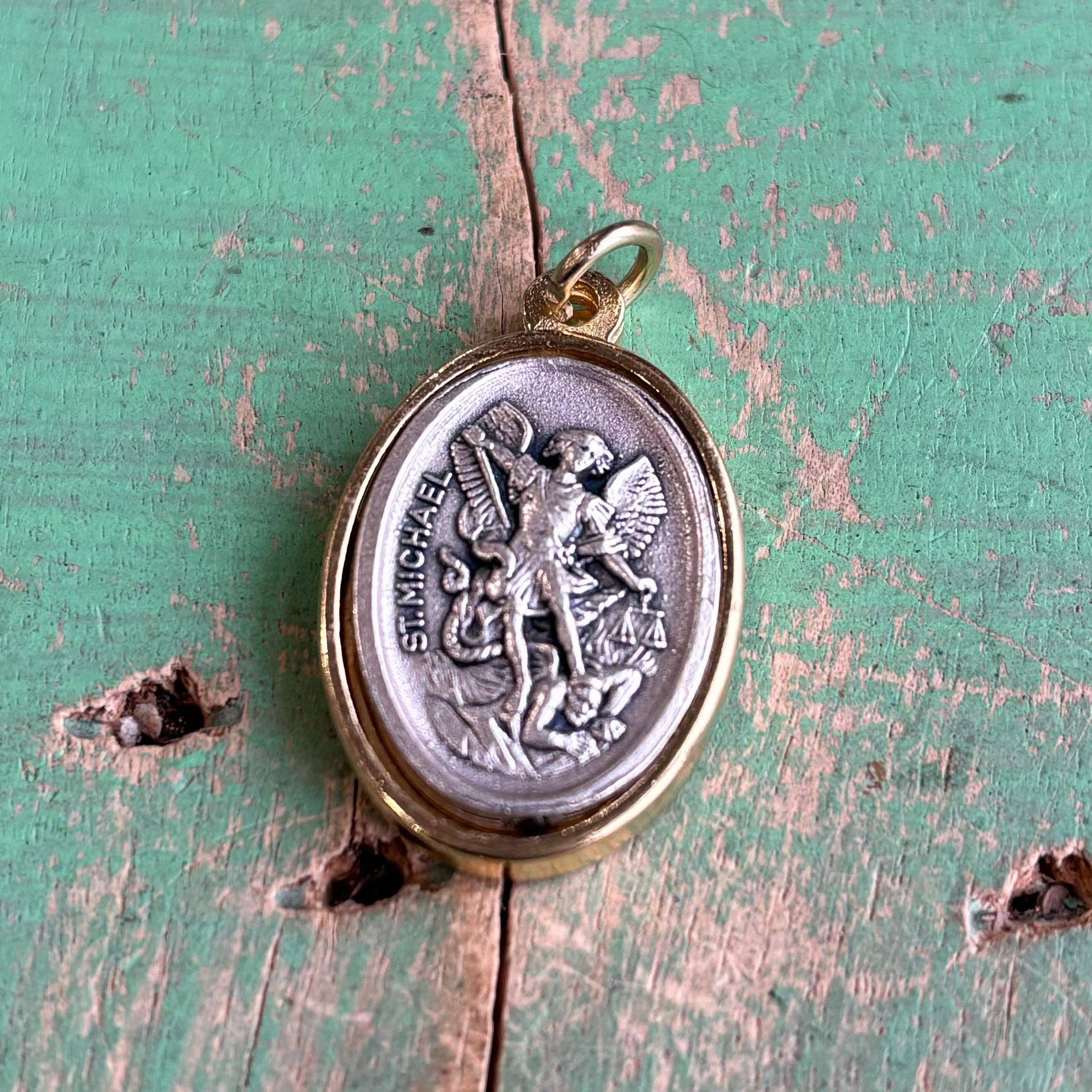 Love and Honor Jesus LLC - Wholesale Individuele bedel/hanger - Italiaanse ovale tweekleurige devotionele medailles14