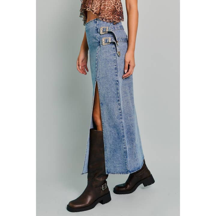 DENIM LAVATO GONNA MIDI IN DENIM A VITA ALTA CON DOPPIA FIBBIA ARGENTATA in vendita all'ingrosso su Faire4