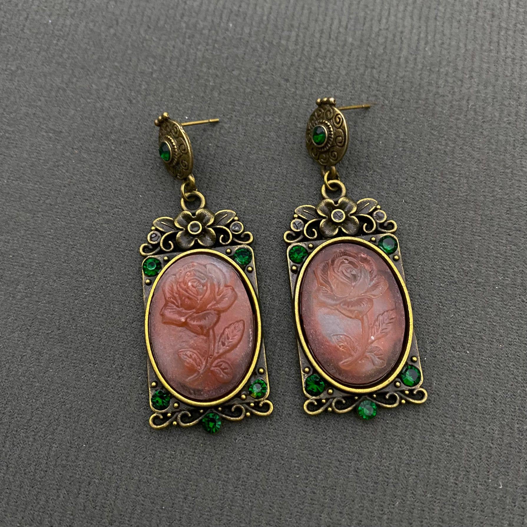 Mio Queena - Wholesale Dangle Earrings - Vintage Court Style Rose Danlge Earrings4