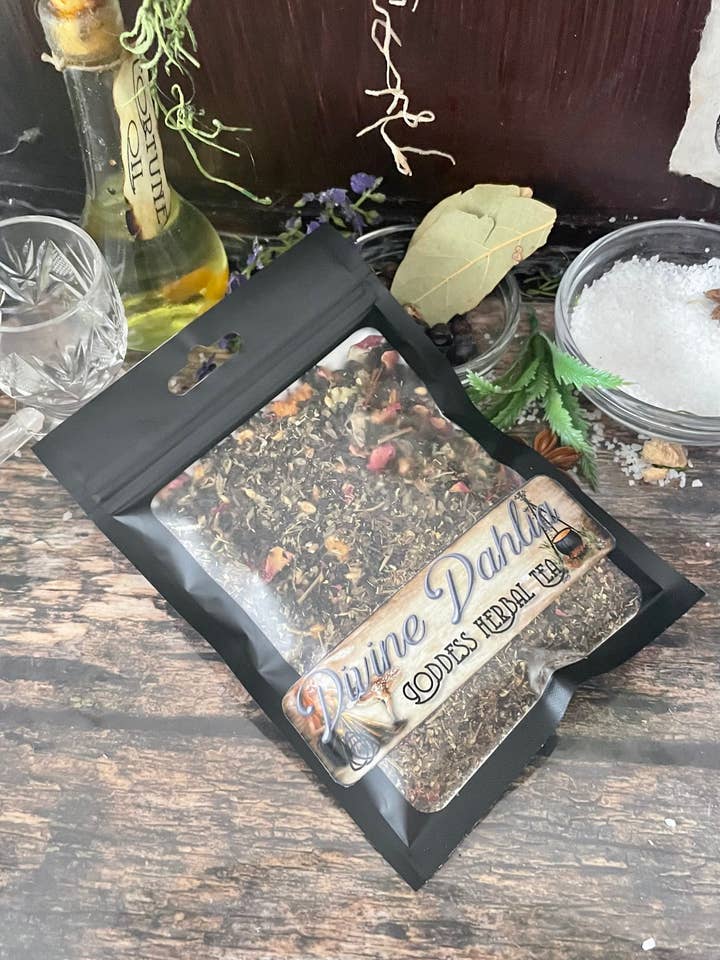 Tisane Divine Dahlia pour la vente par Black Dahlia Boutiques