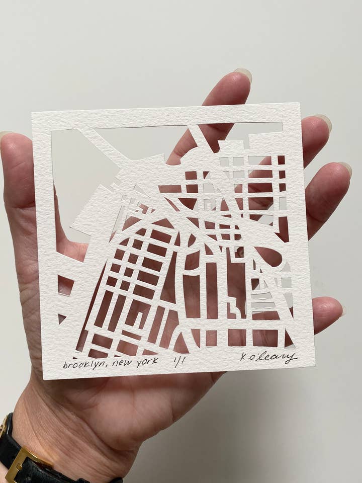Carte de Brooklyn découpée à la main, art original, 4x4 pour la vente par Studio KMO