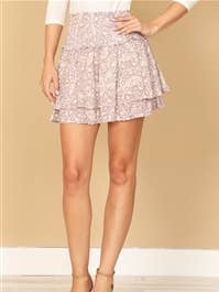 Jupe Mini Imprimée à Taille Froncée et Superposée Off-White pour la vente par MYS Wholesale Inc