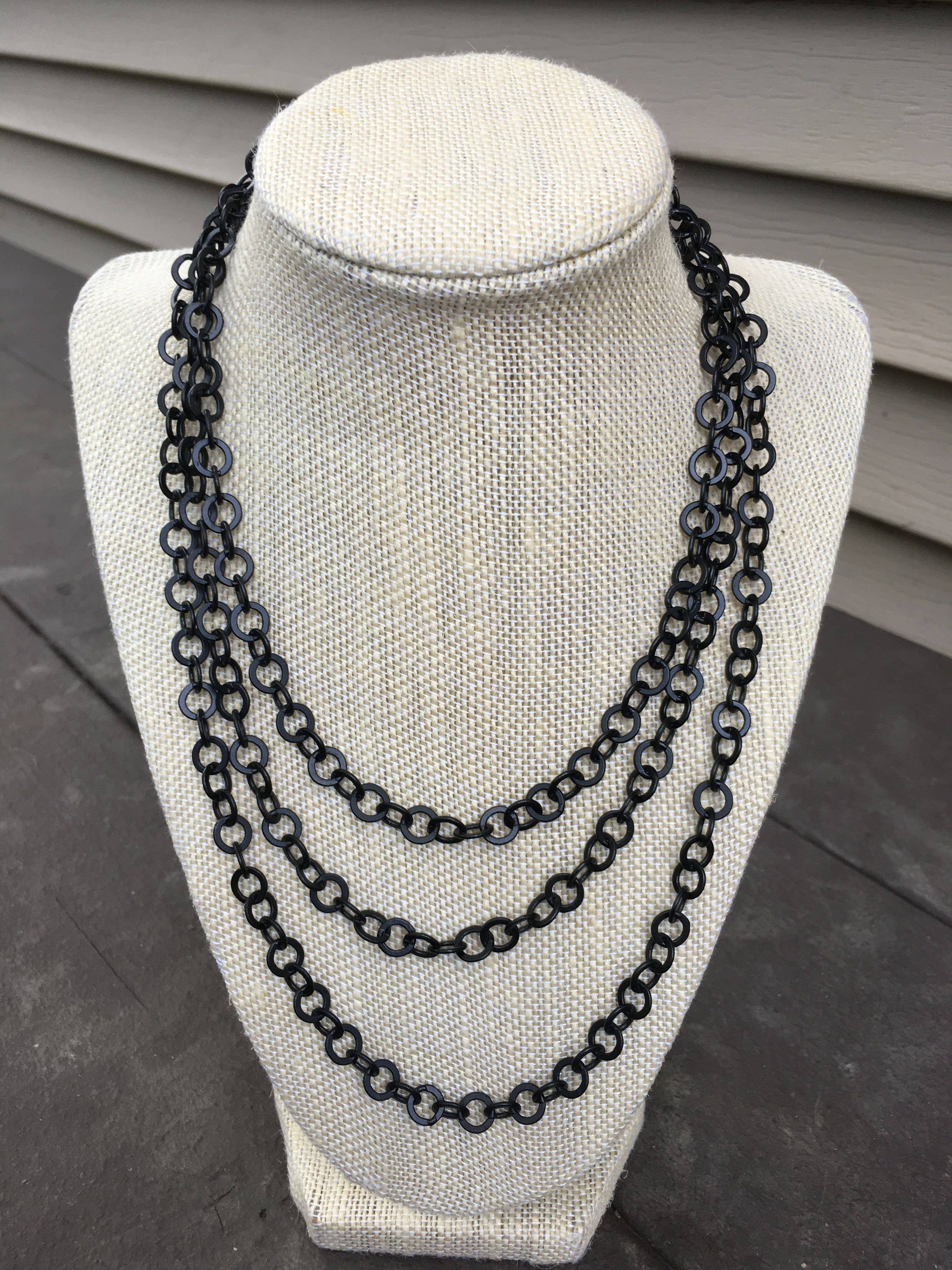 BMR - Vendita all'ingrosso Collane a catena e maglie - Triplo filo con catena unica nera e oro.1