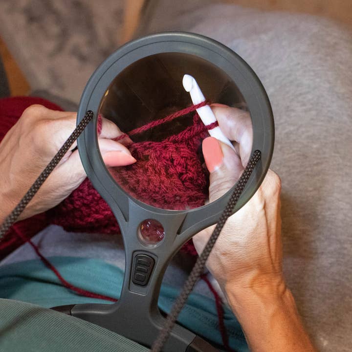 Carson UK – wholesale Craft sewing kit – 2x/7x Handsfree COB LED Magnifying Glass with Neck Strap2