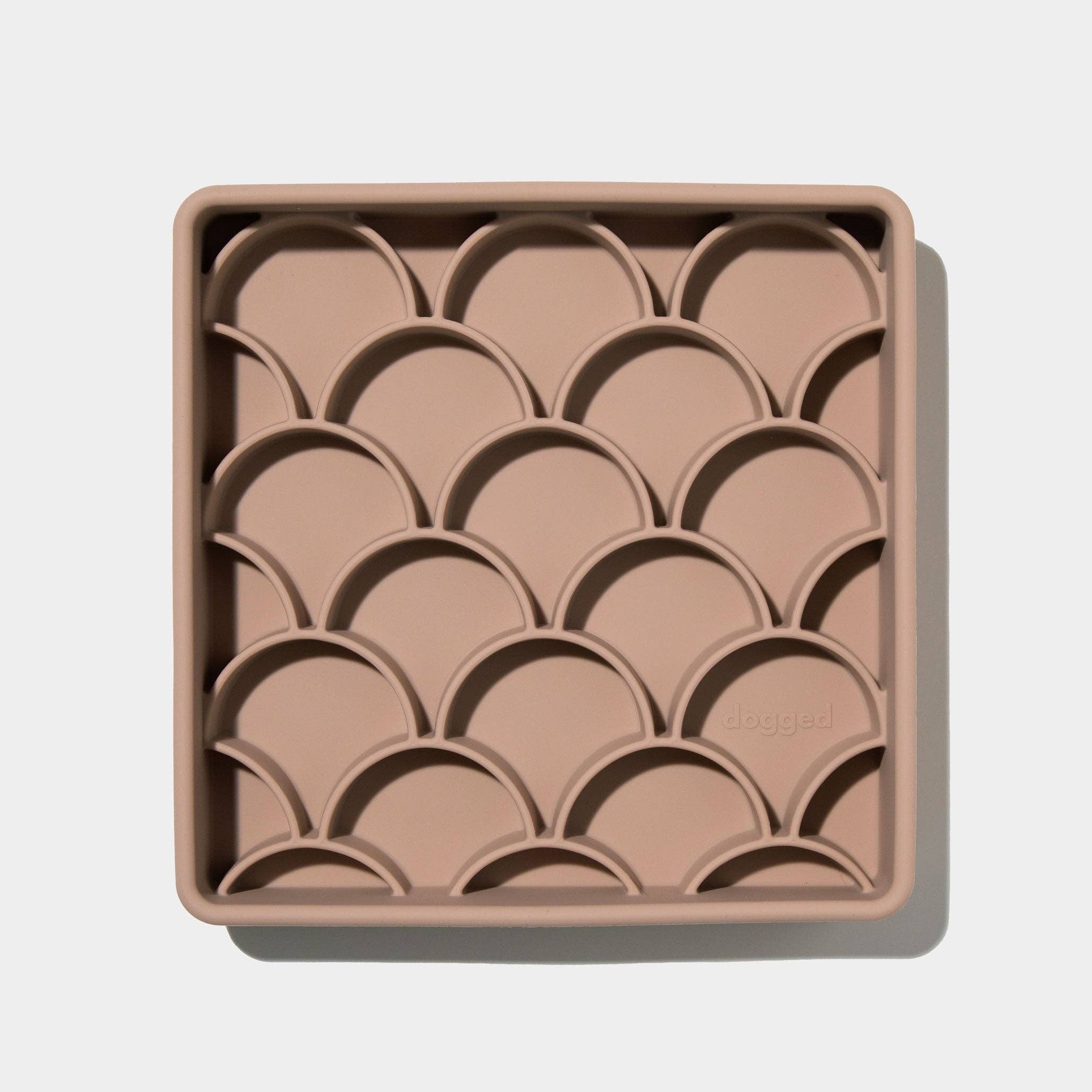 3-in-1 fish scale slow feeder bowl - fig for wholesale on Faire2