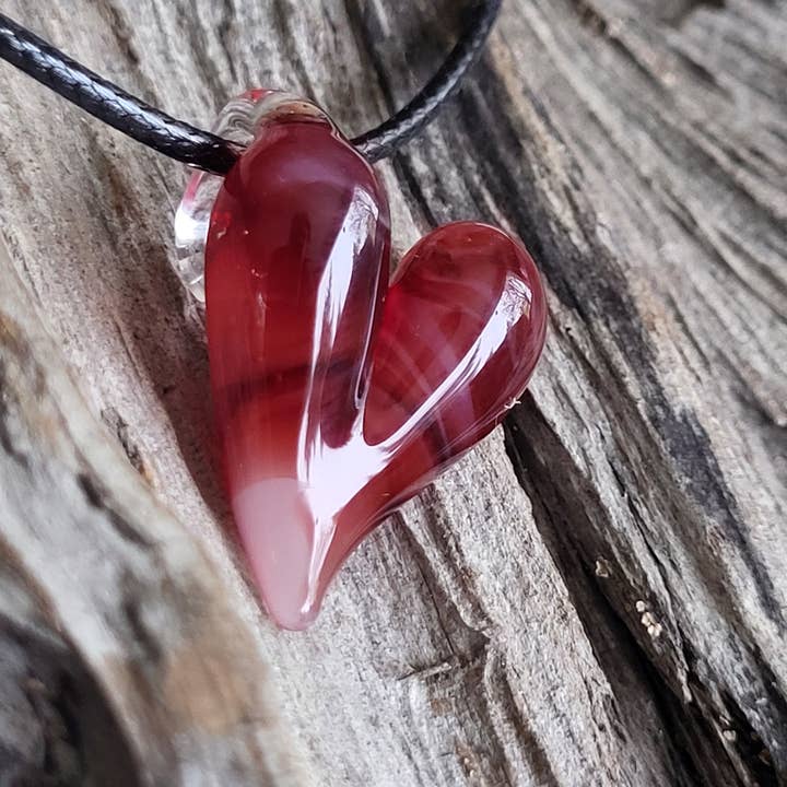 AB Glass Designs – wholesale Hänge-/berlockhalsband – Blåst glas hjärta halsband -olika färgalternativ (kopia)5