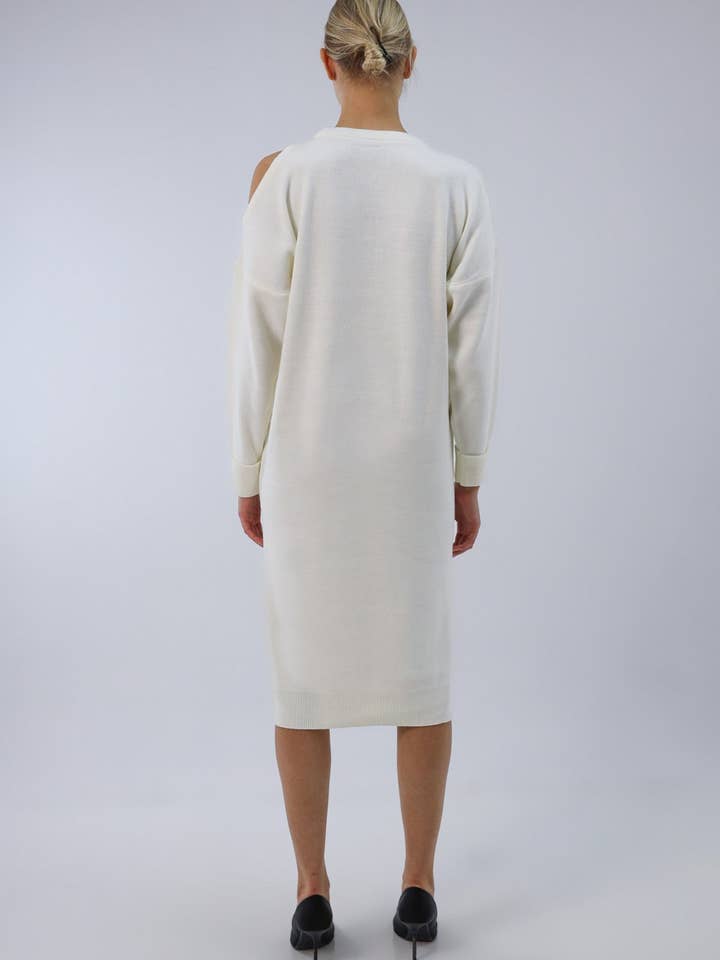 ABITO IN MAGLIA CON DETTAGLIO SULLE SPALLE per la vendita all'ingrosso da parte di Cloth Cube