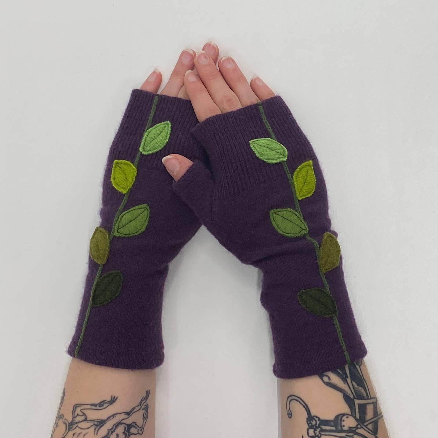 Sardine Clothing Co. - Wholesale Gloves - Women's - Fingerless Cashmere Gloves-Leaves4