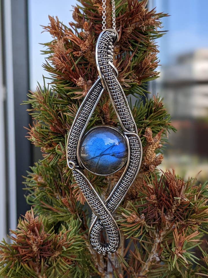 Pendentif Labradorite Bleue Et Argent Massif pour la vente par Le Tourbillon Minéral