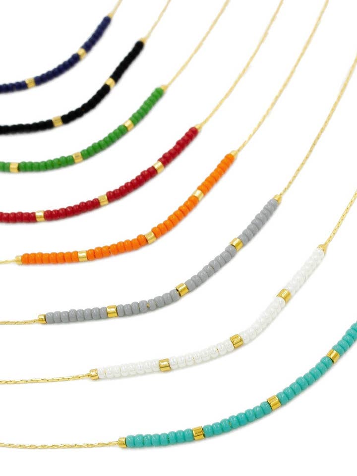 Collier en or à perles délicates, collier fin avec petites perles pour la vente par 36th Child Jewelry