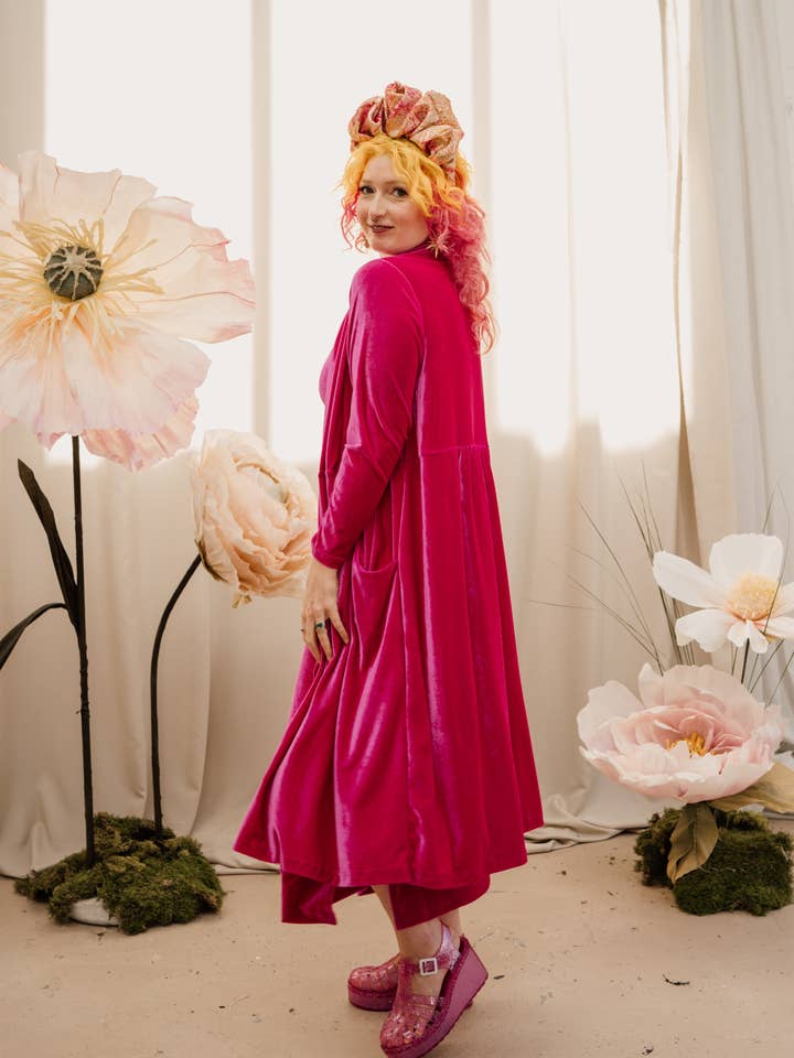 Velvet Maxi Cardigan i Lys Pink for engroshandel hos Megan Crook Textiles