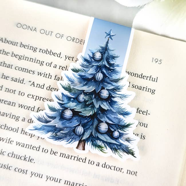 Marque-page magnétique - Ornement de sapin de Noël - Arbre d'hiver pour la vente par Aphrodite Bookclub