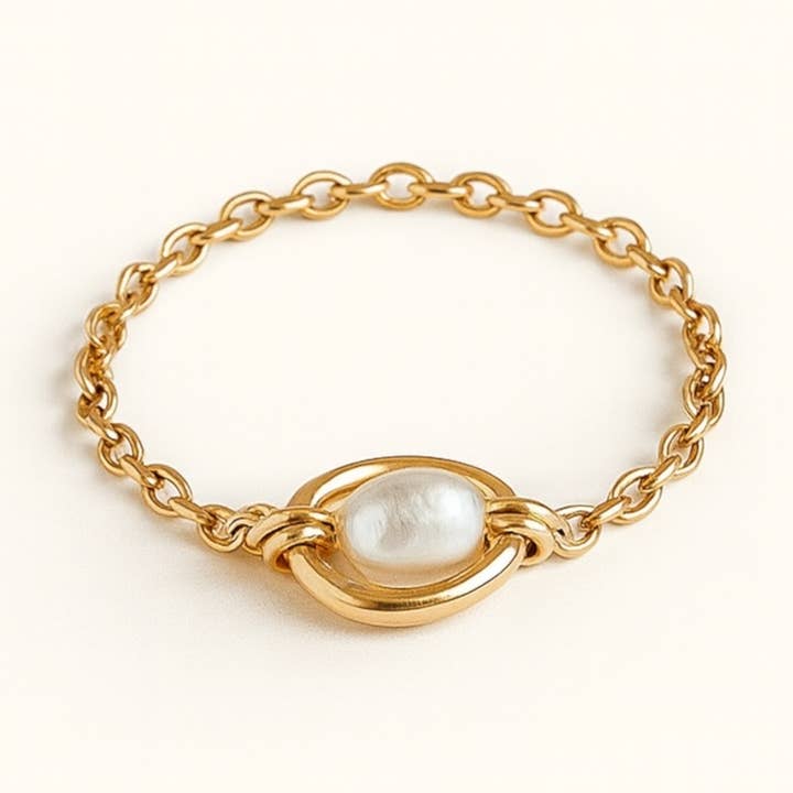 Gold chain ring Margot with circled cultured pearl for wholesale by Clary Scott Paris
