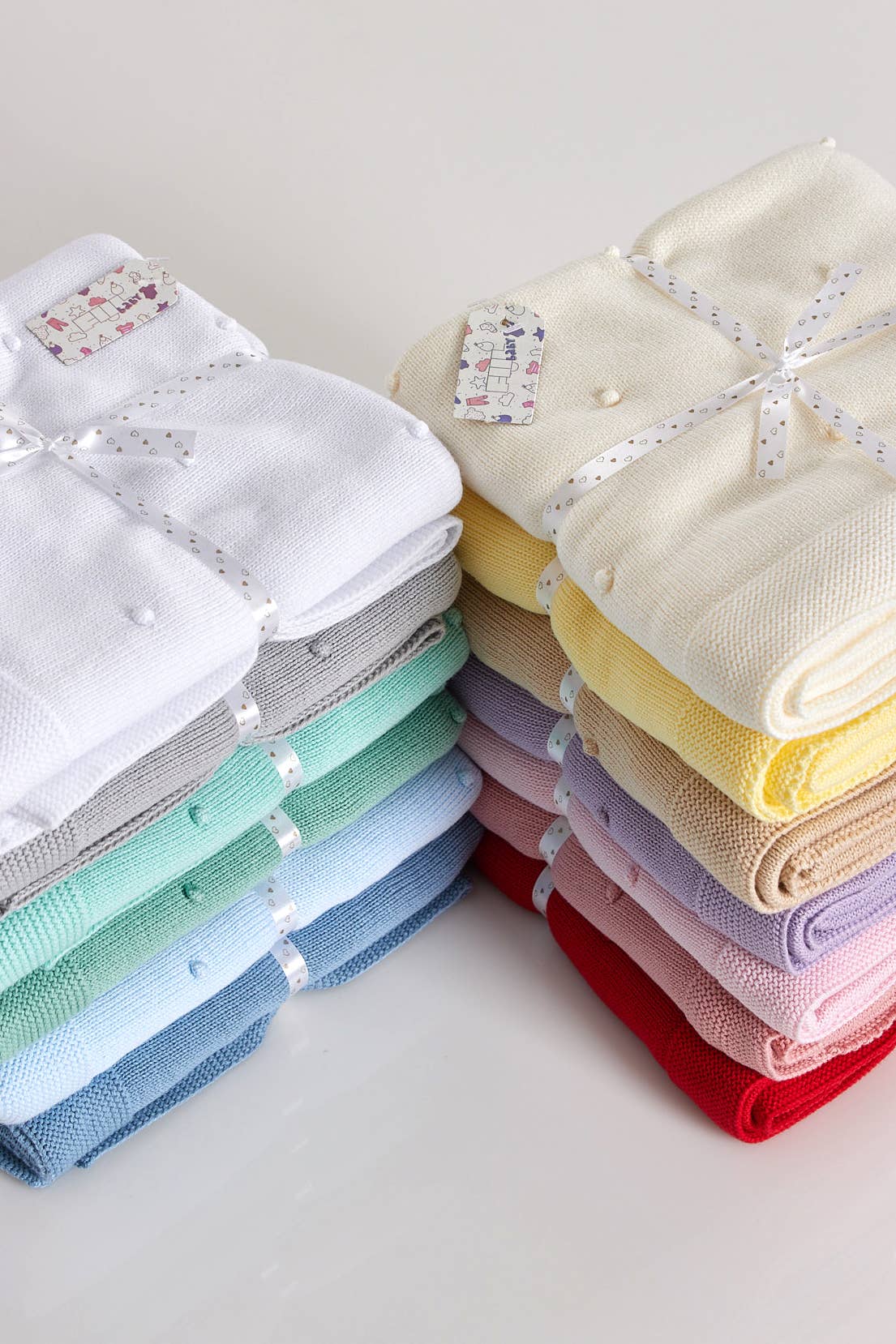 Amorim Gerações, LDA - Wholesale Bedding Blanket - Kids & Baby - Cotton Knit Baby Blanket with Pompoms 163P/AL0