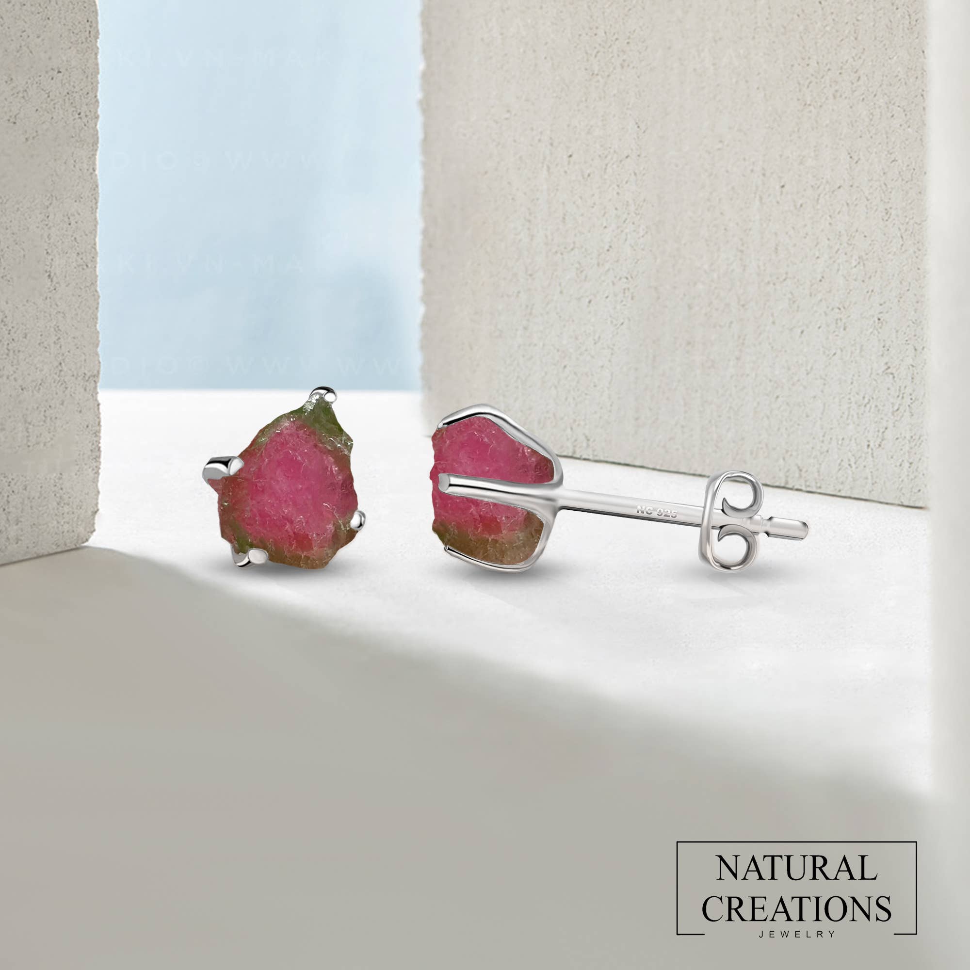 Nature Crafts – Großhandel Ohrstecker – Ohrstecker aus natürlichem rohem Wassermelonenturmalin in Silber